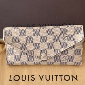 ✨Louis Vuitton 2018 Damier Azur Wallet✨